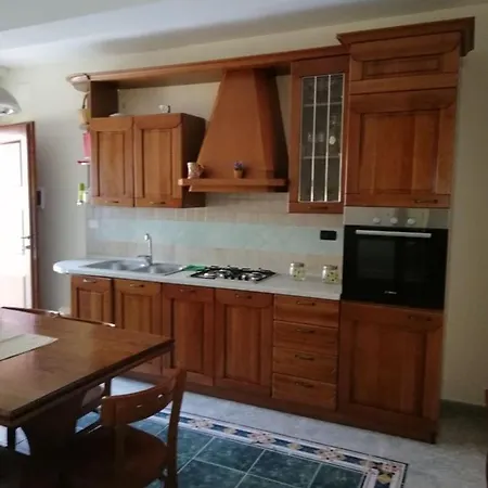 Alstrolomeria Apartment